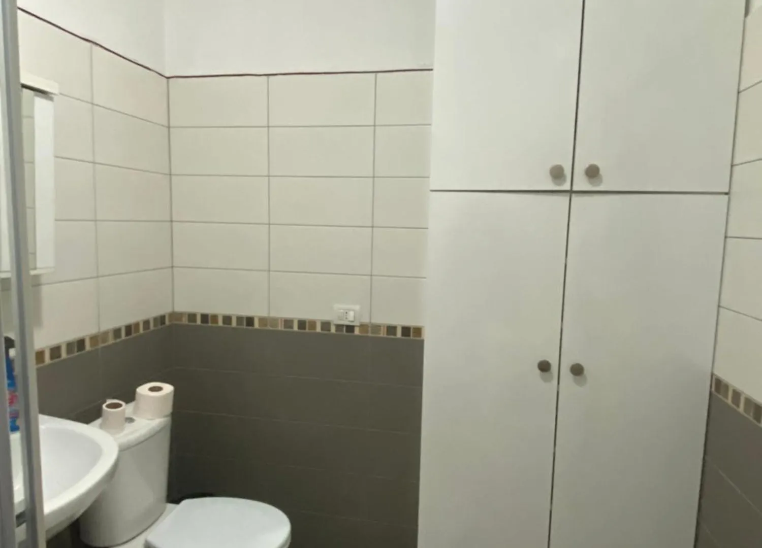 Troy'S Apartment Golem  0*, Golem (Tirana)
